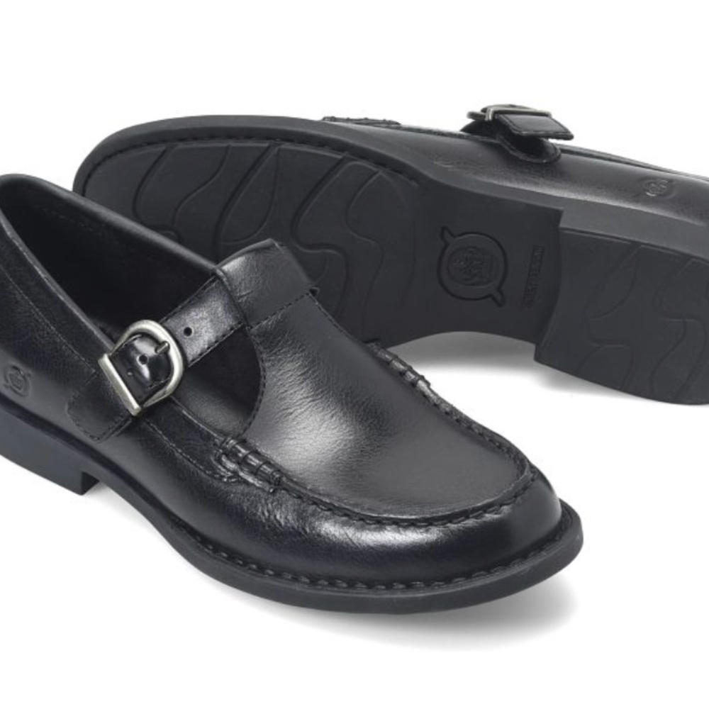 GORGEOUS BORN BLACK LEATHER MARYJANE LOAFERS!